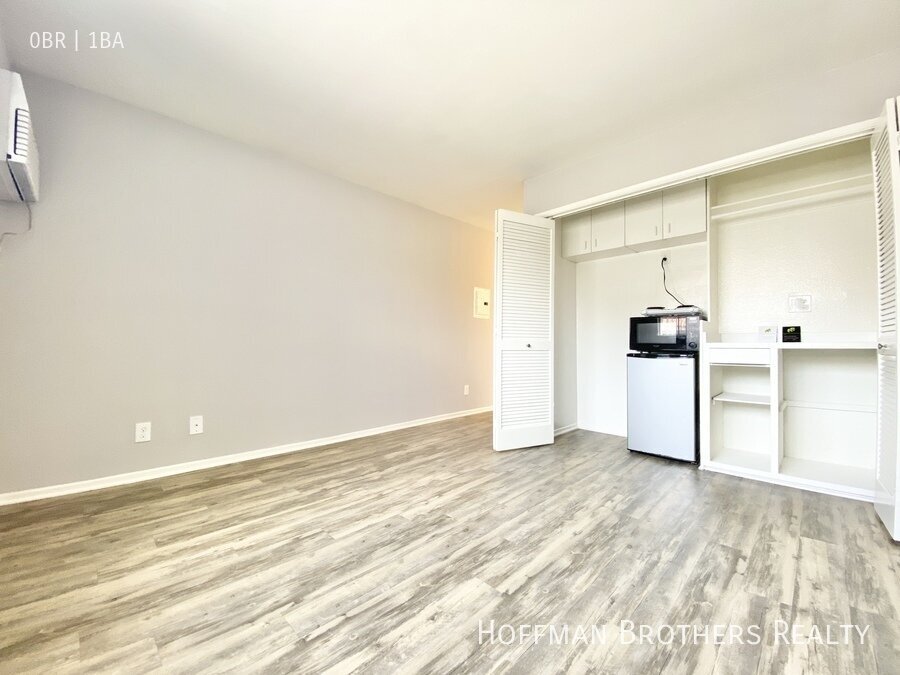 Building Photo - 3500 Mentone Ave