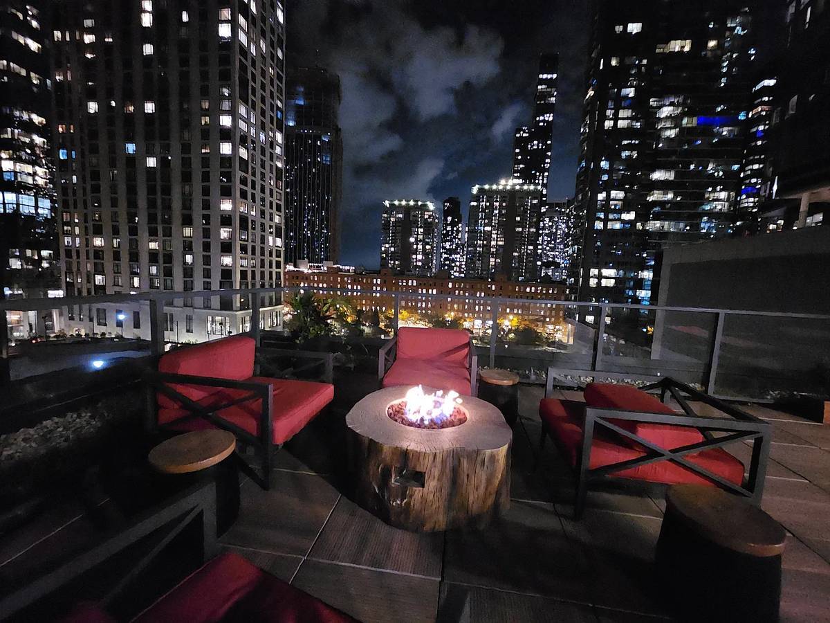 Building Photo - 475 E Ohio St