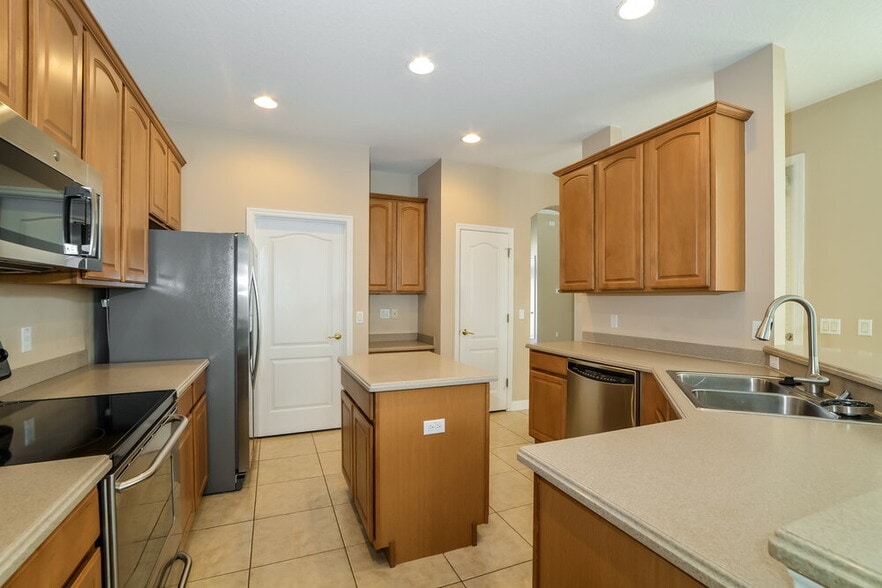 Building Photo - 16208 Birchwood Way