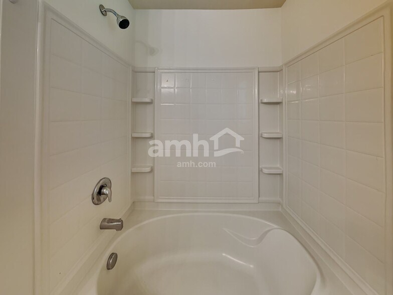 Building Photo - 6215 Thompson Brook Ln