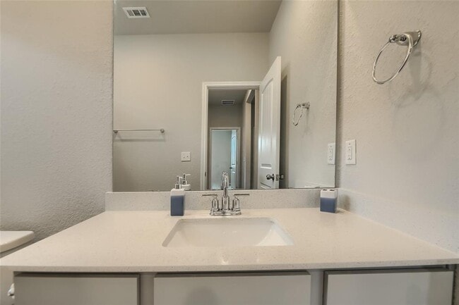 Building Photo - 603 Bluffview Dr.