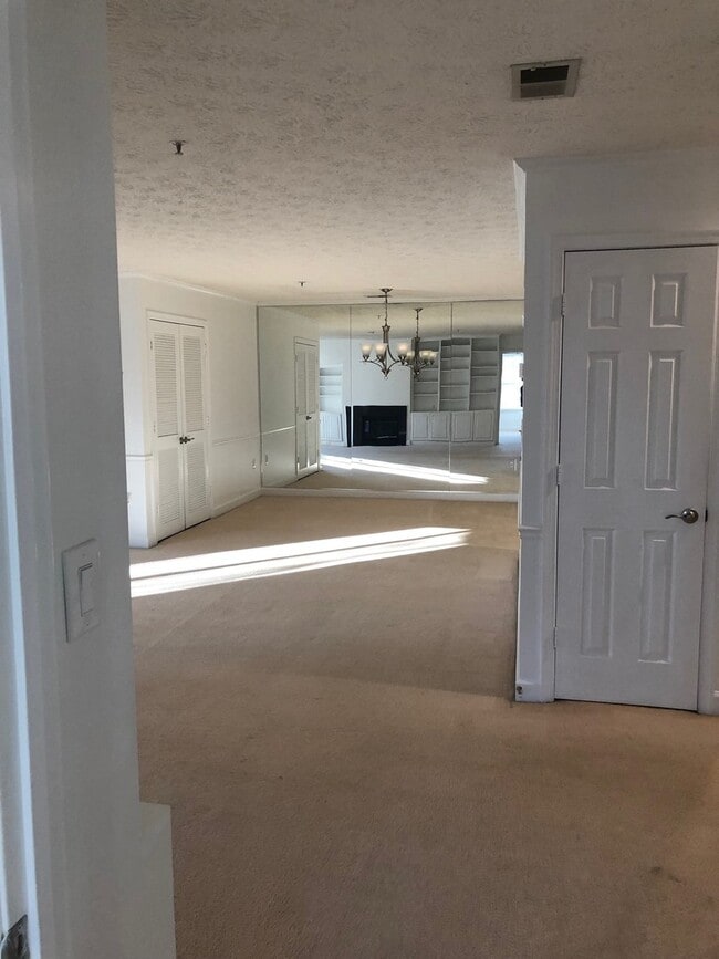 Building Photo - Great 2 bed 2 bath condo in Annapolis!