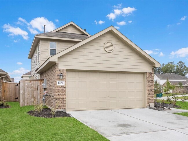 Building Photo - 1202 Silver Fir Ct