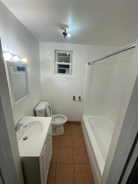 Bathroom - 424 Park Ave