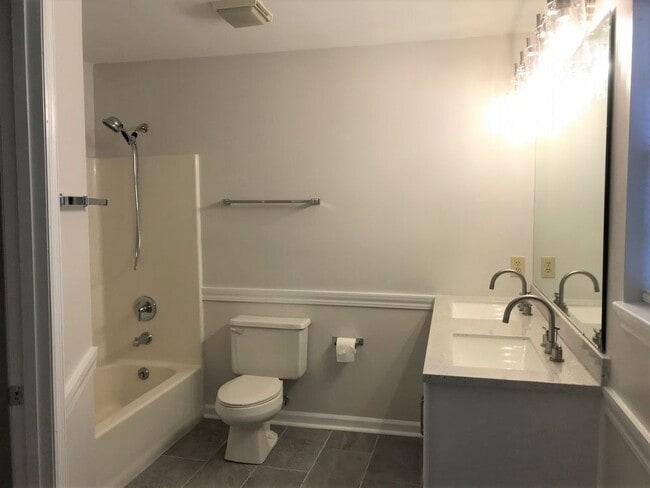 Building Photo - FOX RUN FARMS