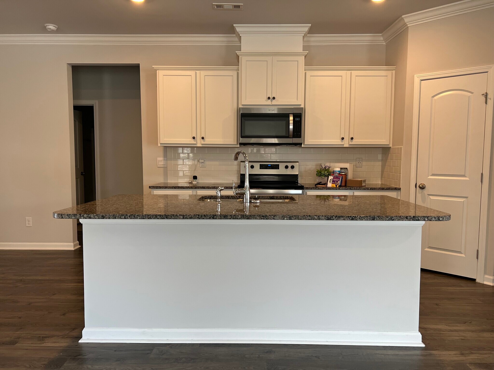 Building Photo - 389 Northlake Dr