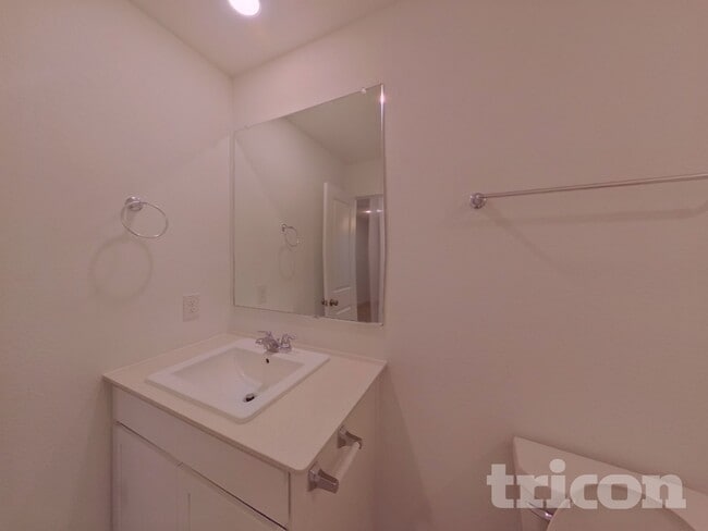 Building Photo - 3028 Yellow Pne Ave