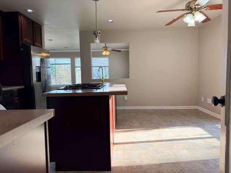 Building Photo - 12 Lake Louise Dr SW