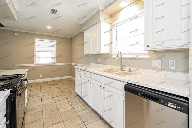 Building Photo - 6929 Mccoy Dr