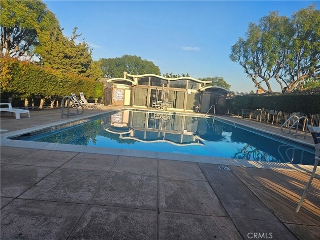 Building Photo - 13902 Yorba St