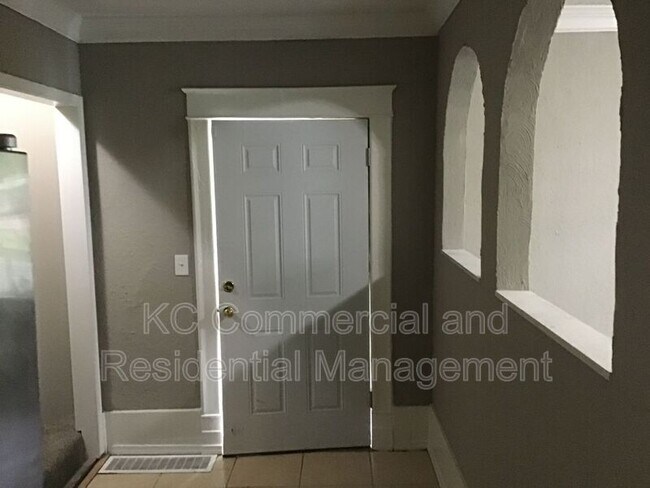 Building Photo - 107 Clinton Pl