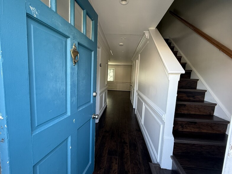 Building Photo - 5909 Mayflower Ct