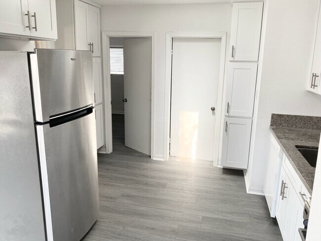 Building Photo - 5869 Dauphin Ave