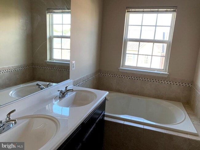 Building Photo - 11876 Country Squire Way