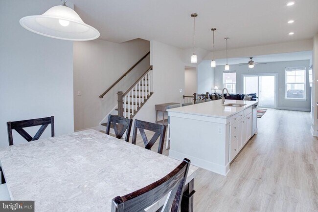 Building Photo - 1576 Meadowlark Glen Rd