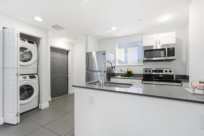 Primary Photo - 541 NW 33rd St