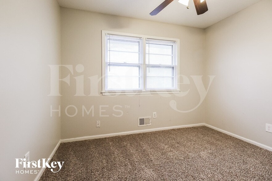Building Photo - 2508 NW 5th St