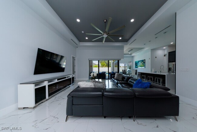 Building Photo - 4024 Chiquita Blvd S