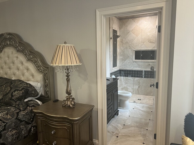 Building Photo - 9020 Whisperinghill Dr