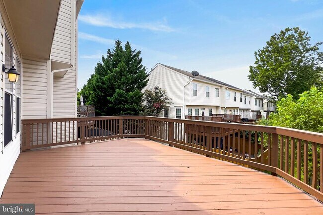 Building Photo - 14637 Stream Pond Dr