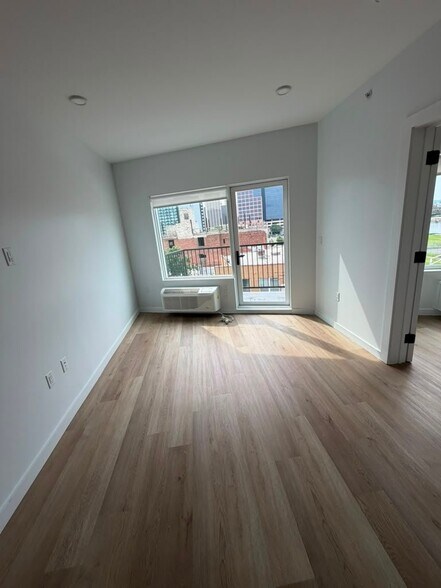 Building Photo - 486 Market St