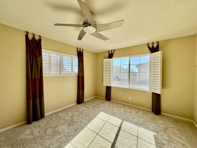 Building Photo - Located in a peaceful and well-maintained senior community, this spacious 3-bedroom, 3.5-bath Plu...