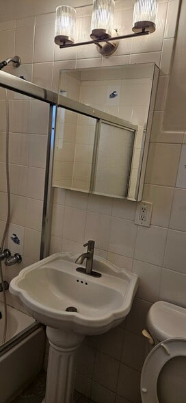 Building Photo - 4579 W 161st St