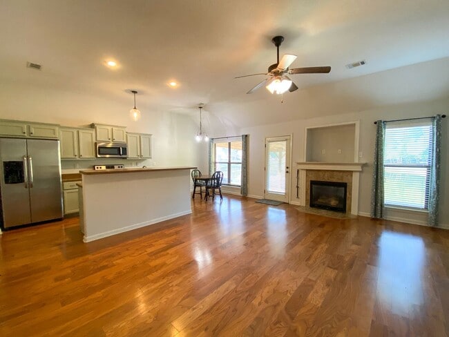 Building Photo - 3 bedroom 2 bath with a Bonus room in Arli...