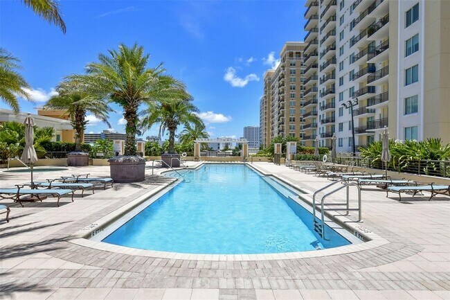 Building Photo - 800 N Tamiami Trl