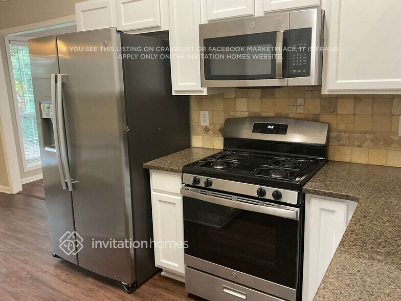 Building Photo - 660 Peachtree Trails Dr