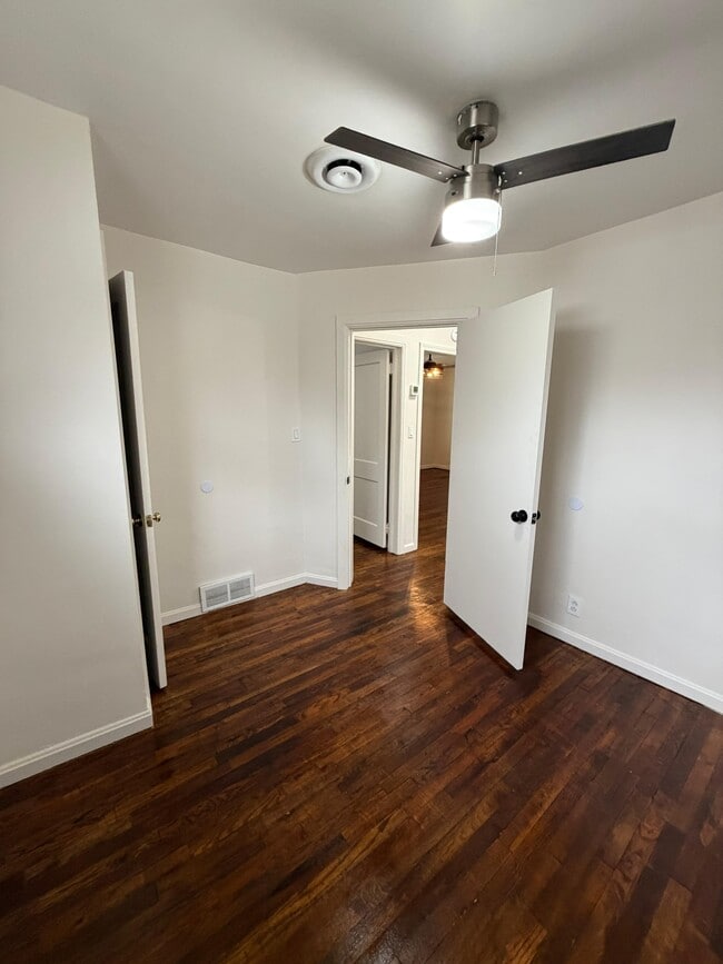 Building Photo - 777 Mannering Rd