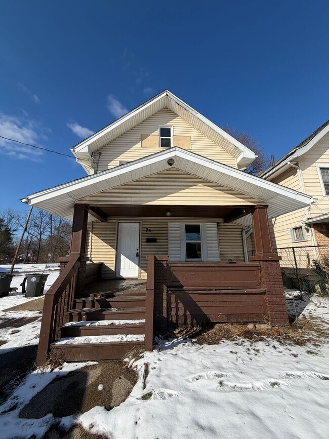 Building Photo - Spacious Multi-Level Akron Home for Rent | Open House Feb 7