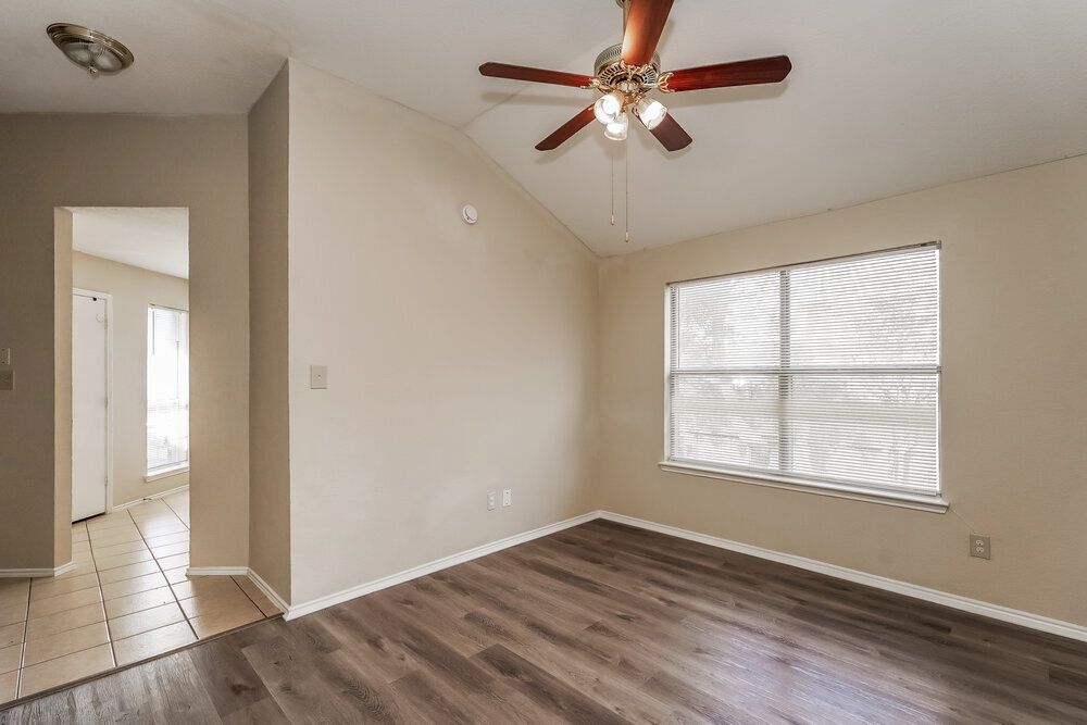 Building Photo - 4001 Periwinkle Dr