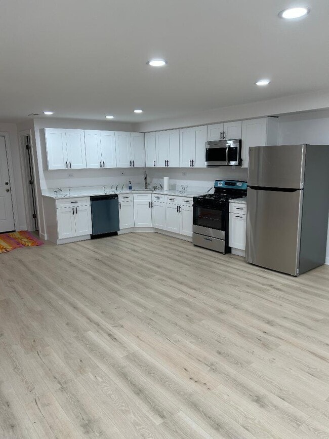 Building Photo - 1439 W 16th St