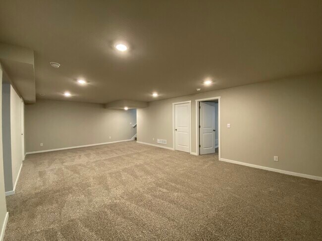 Building Photo - 3016 NW Northwood Ln