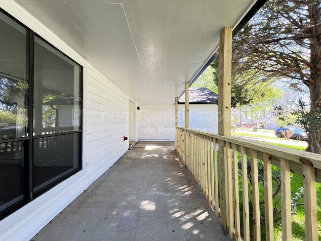 Building Photo - 1331 Buttercup Ct