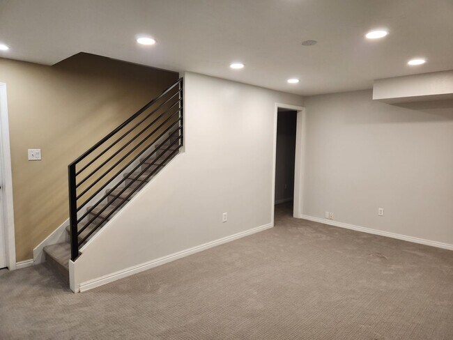 Building Photo - Great 5 Bed 3 Bath Remodeled Home