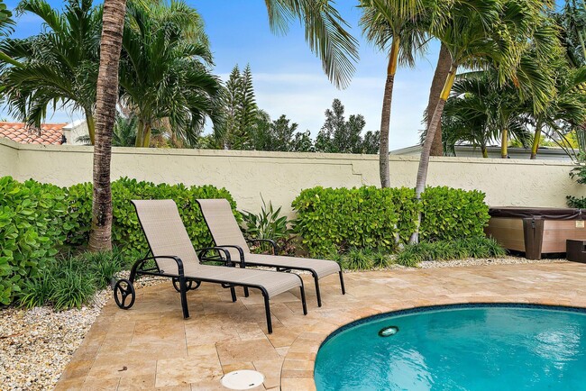 Building Photo - 108 E Tarpon Ln