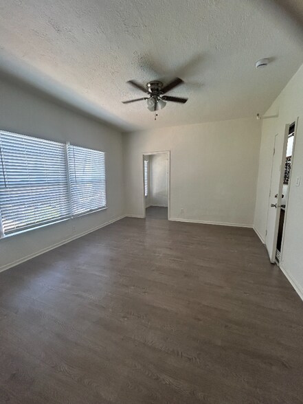 Building Photo - 4367 Oakwood Ave
