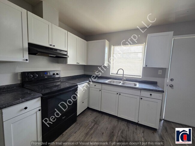 Building Photo - Large 2/1- Minutes from Downtown Leesburg/...