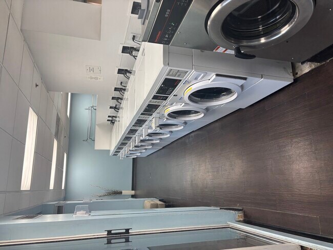 Building Photo - 200 N Dearborn St