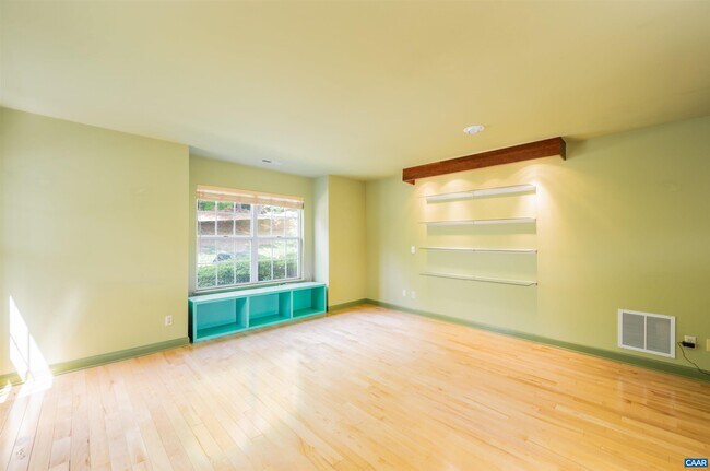 Building Photo - 1277 Maple View Dr