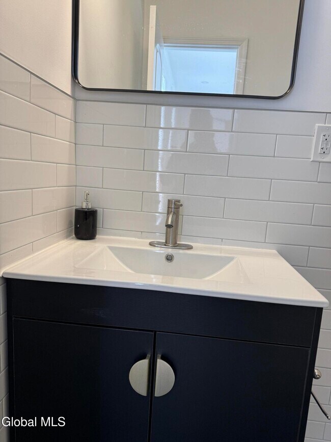 Building Photo - 445 5th Ave