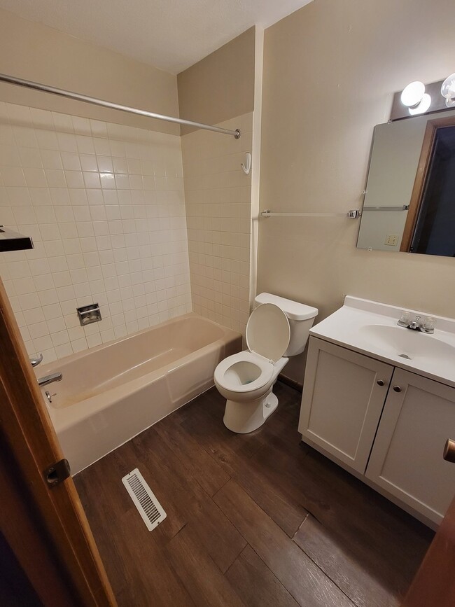 Building Photo - 2 Bedroom | 1 Bathroom Unit in Marion Avai...