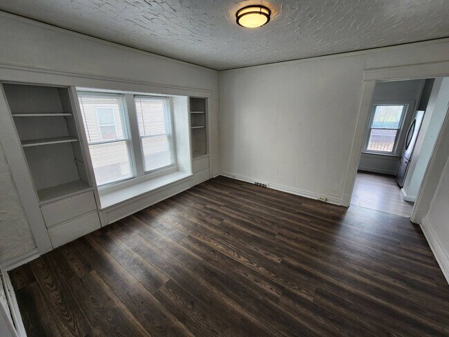 Building Photo - Charming 3-Bedroom Property in Prime Location