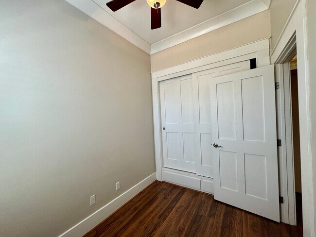 Building Photo - 1125fst
