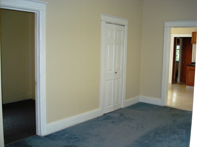 Dining room/kitchen entrance - 232 Weimar St