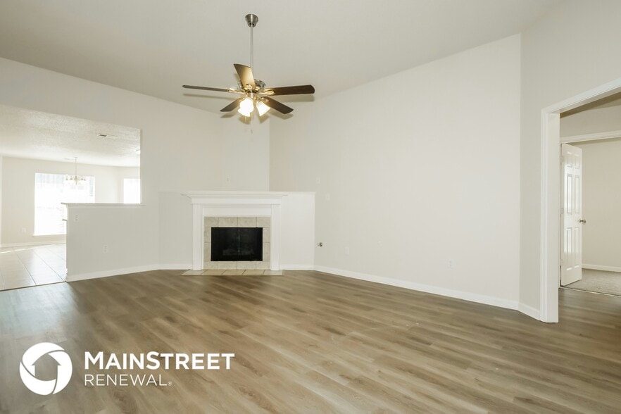 Building Photo - 8254 Manhatten Dr