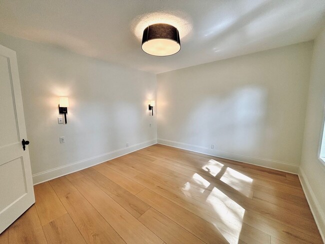 Building Photo - 7713 Knoll St