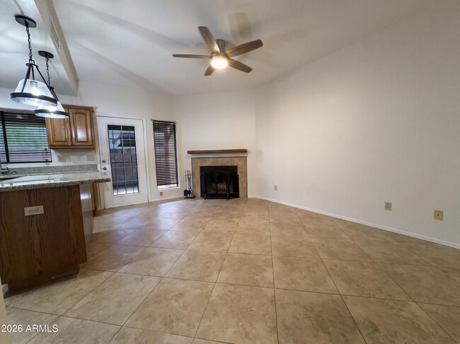 Building Photo - 170 E Guadalupe Rd